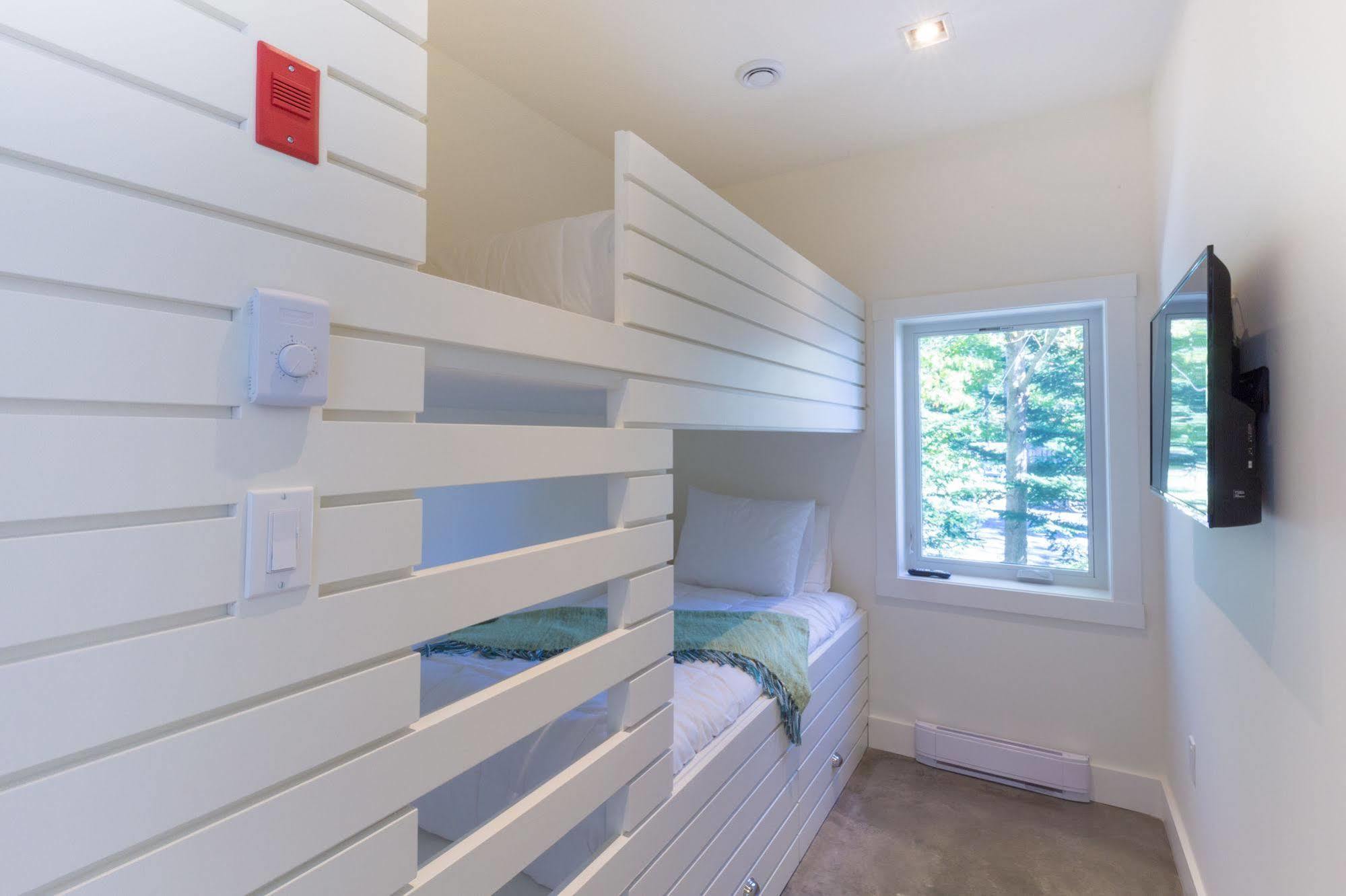 Quarterdeck Beachside Villas & Lofts Summerville Centre Экстерьер фото
